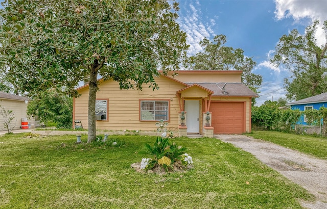 view of front of home with a front lawn