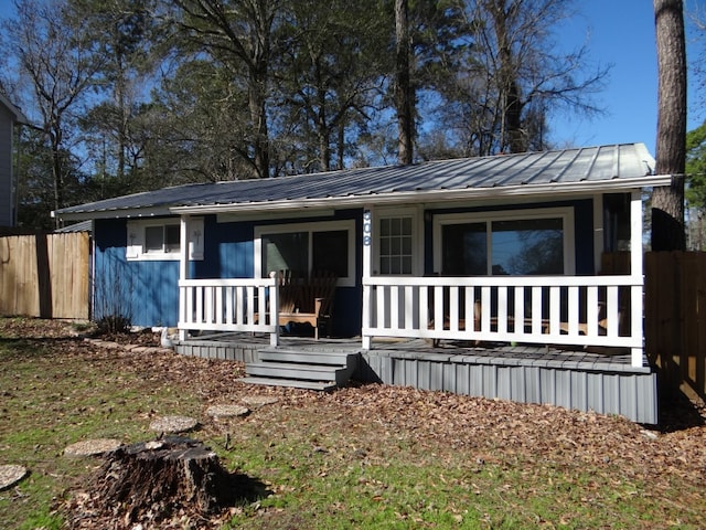 ranch-style house with a porch