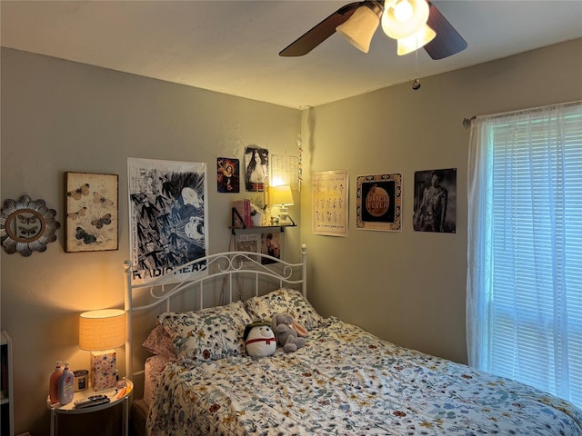 bedroom with ceiling fan