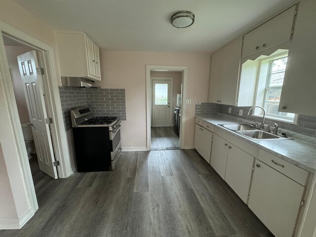 kitchen featuring tasteful backsplash, sink, stainless steel gas range, dark hardwood / wood-style floors, and white cabinetry