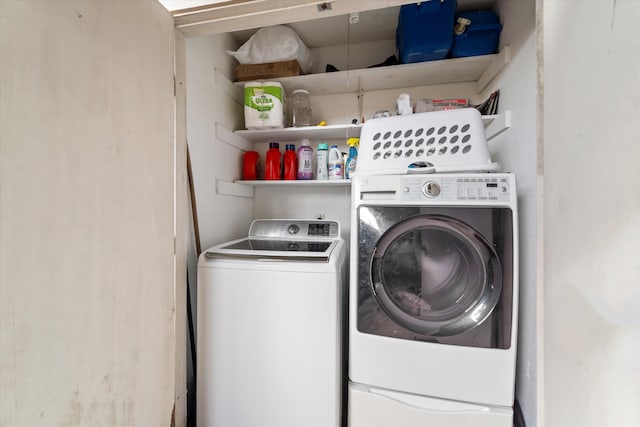 laundry area featuring washer and clothes dryer