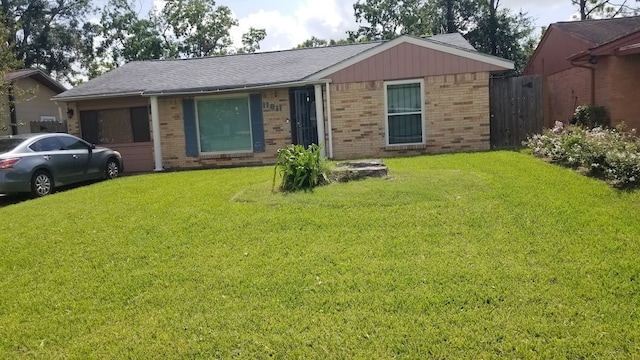 single story home with a front lawn