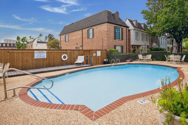 view of swimming pool