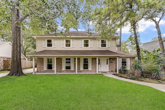 view of front of property featuring a front yard