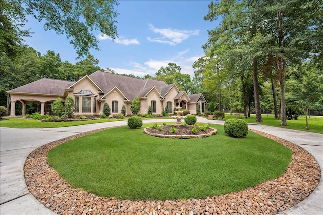 view of front of property with a front lawn