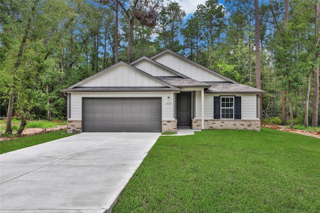 craftsman house with a garage and a front lawn