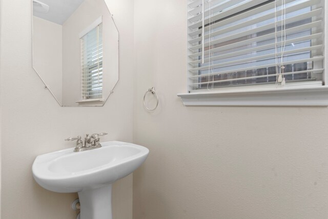 bathroom featuring sink