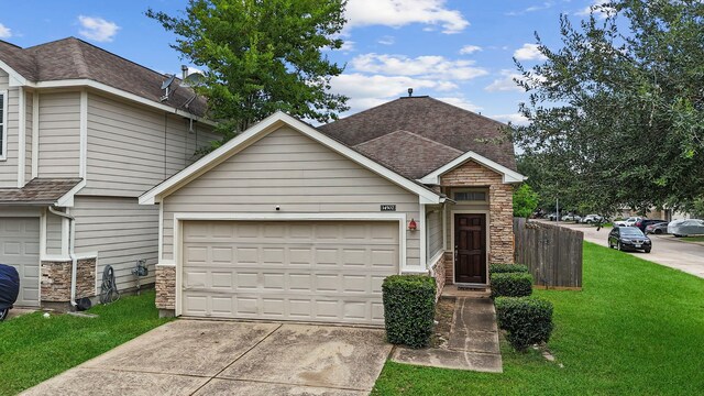 view of front facade featuring a front lawn and a garage