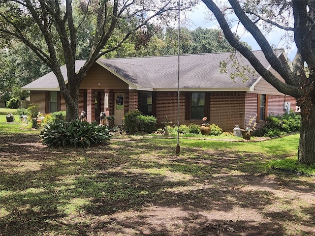 Listing photo 2 for 1393 County Road 406, El Campo TX 77437