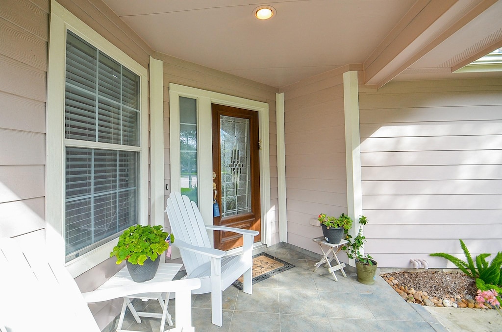 property entrance featuring covered porch