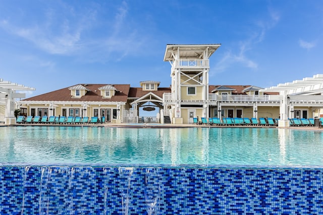 view of swimming pool