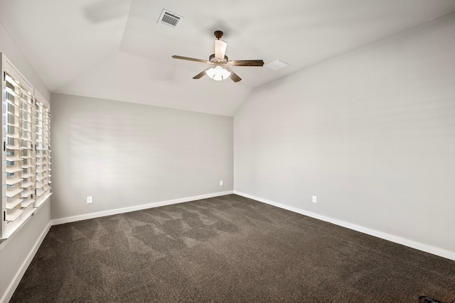 carpeted spare room with vaulted ceiling and ceiling fan