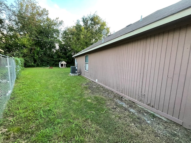 view of yard with cooling unit