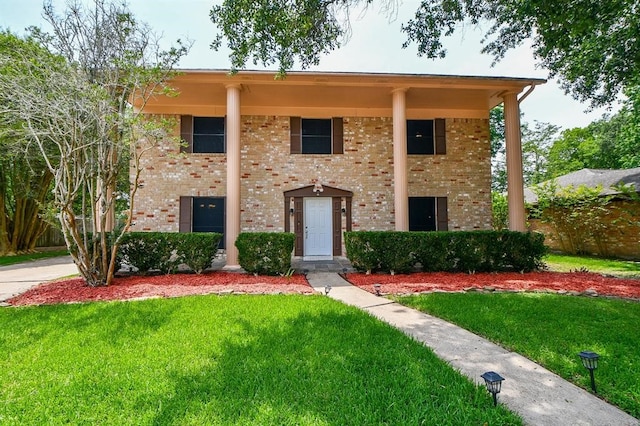 view of front of house featuring a front yard