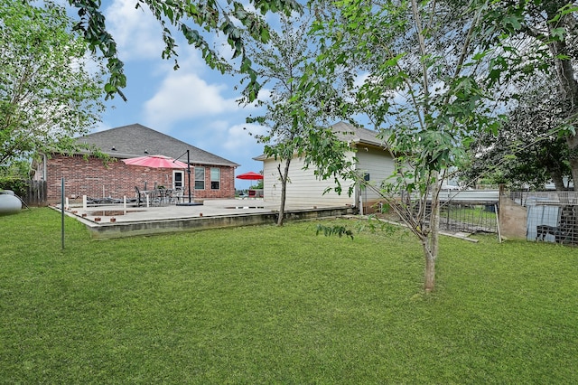 view of yard featuring a patio area