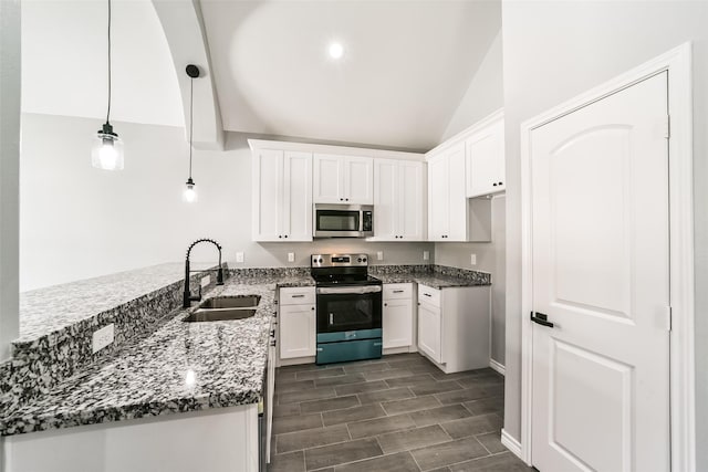 kitchen with sink, appliances with stainless steel finishes, hanging light fixtures, white cabinets, and kitchen peninsula