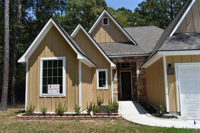 view of front of home with a front lawn