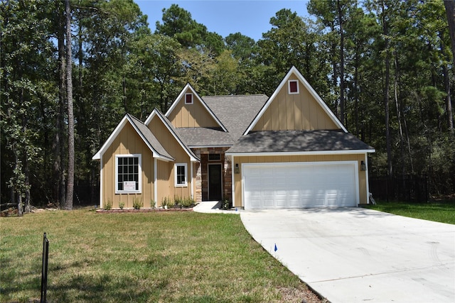 view of front facade featuring a front lawn and a garage