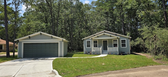 view of front facade featuring a porch and a front lawn