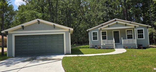 view of front of home with covered porch and a front lawn