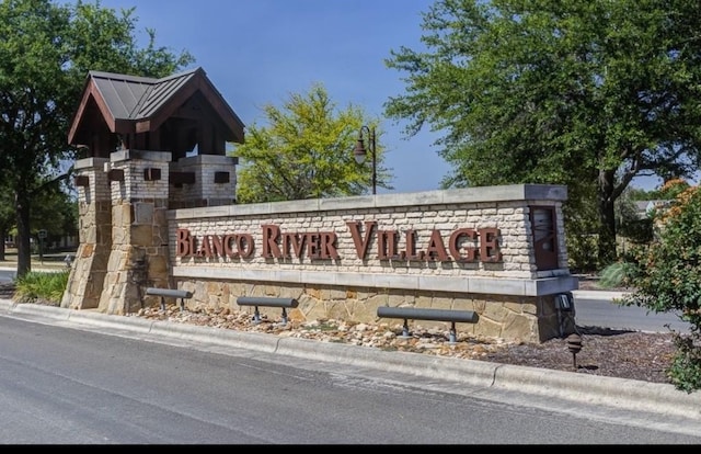 view of community / neighborhood sign