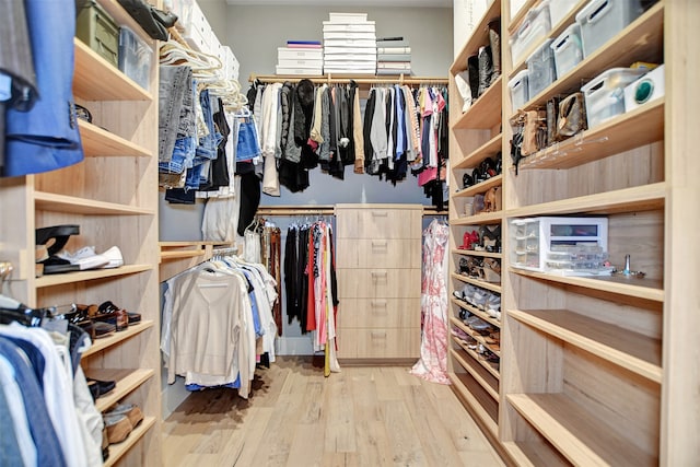 walk in closet with light wood-type flooring