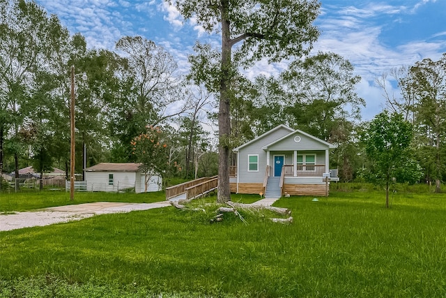 view of front of house featuring a porch and a front yard