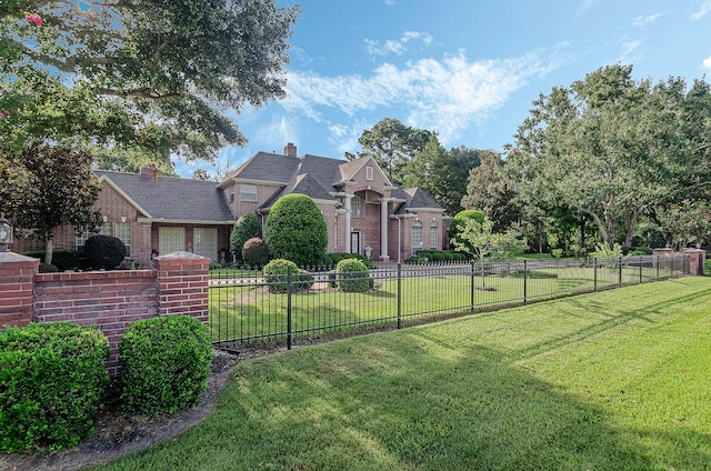 view of front facade with a front yard