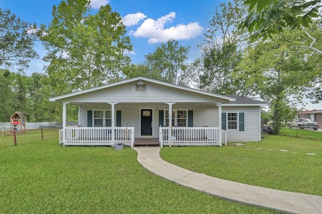 view of front of property featuring a porch and a front yard