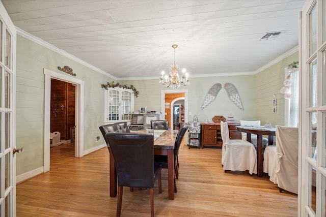 dining area featuring crown molding, light hardwood / wood-style flooring, and a healthy amount of sunlight