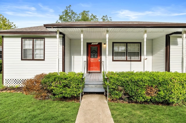 view of front of home with a front yard and covered porch