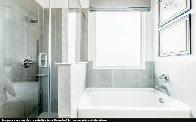 bathroom featuring tile walls