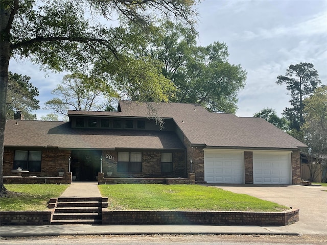 view of front of property featuring a garage and a front lawn