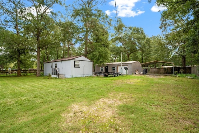 view of yard featuring an outdoor structure