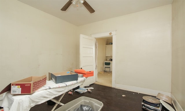 bedroom featuring ceiling fan