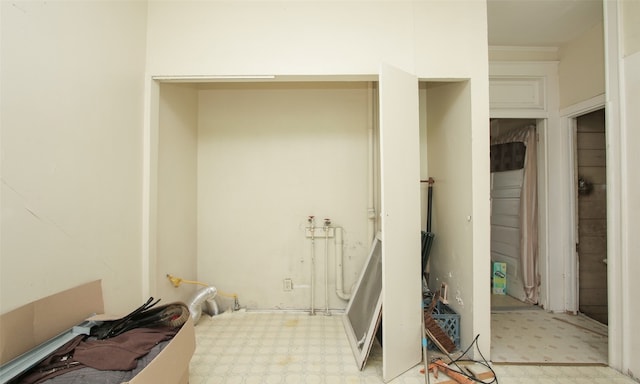 laundry room featuring light tile patterned floors