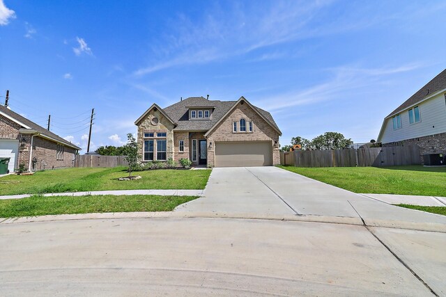 view of front of property featuring a front yard