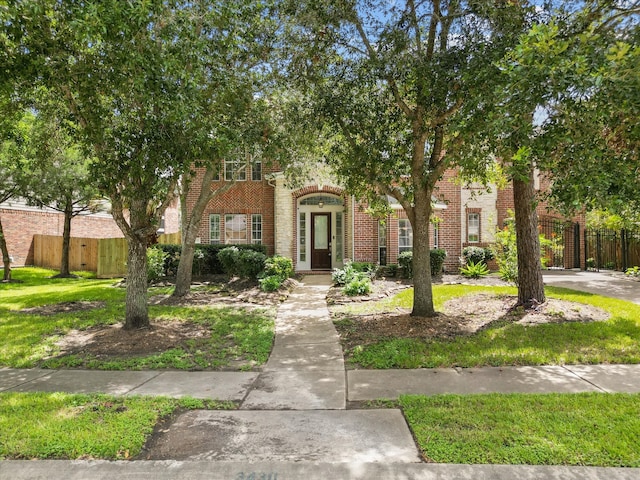 view of front of home featuring a front lawn