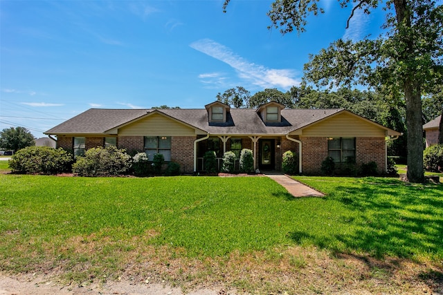 view of front of home with a front lawn