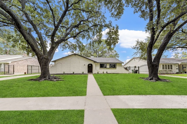 ranch-style house featuring a front lawn