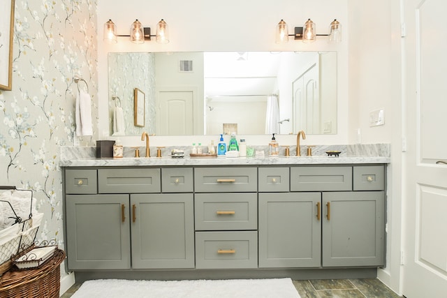 bathroom featuring dual bowl vanity