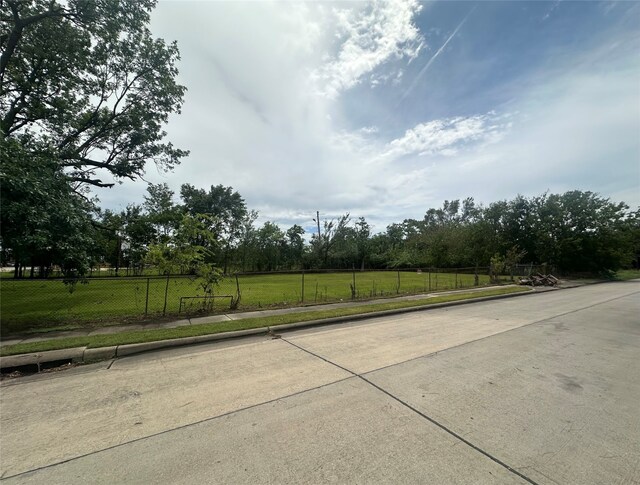 Listing photo 3 for 5916 Engleford St, Houston TX 77026