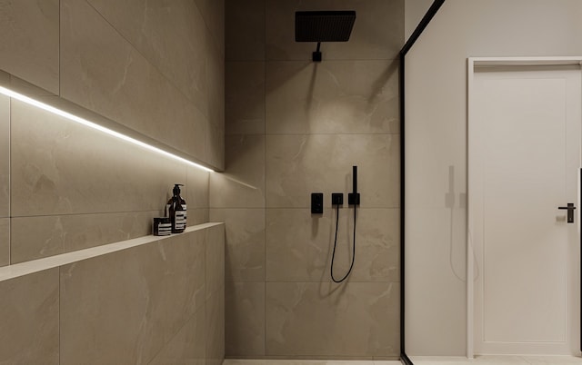 bathroom with a tile shower