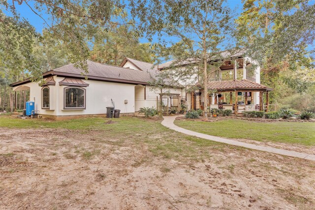 back of house featuring a yard