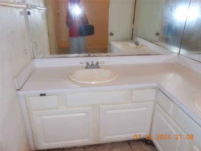 11807 Martin Luther King, Houston, TX 77048 - bathroom with double vanity