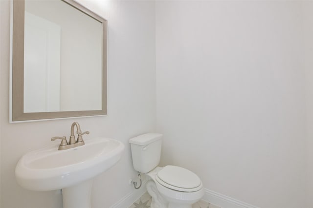 9931 Hunters Run Dr, Missouri City, TX 77459 - bathroom with sink and toilet