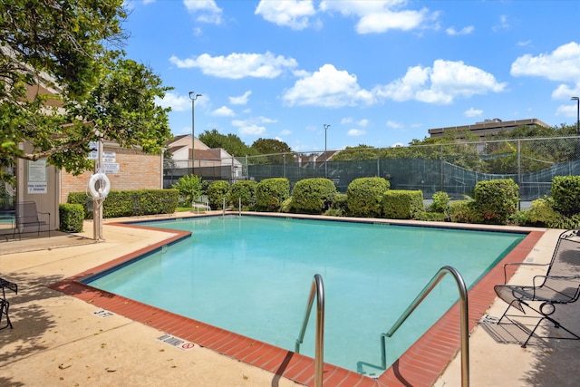 view of swimming pool