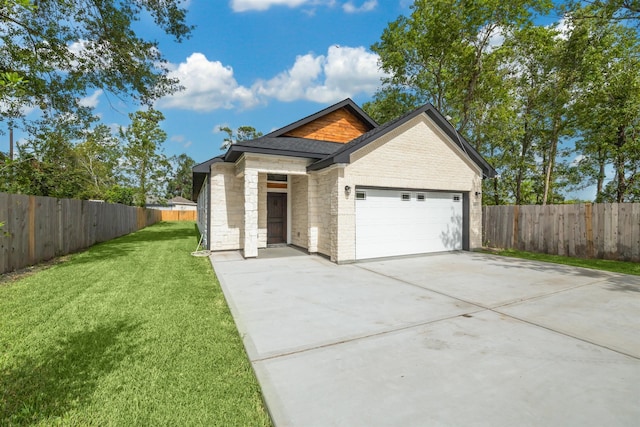 view of front of property featuring a front lawn and a garage