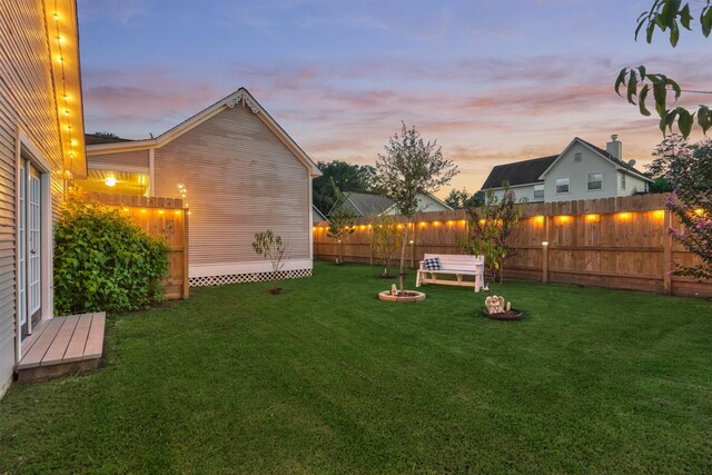 view of yard at dusk