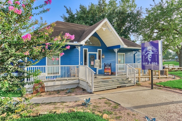 view of front of home featuring covered porch